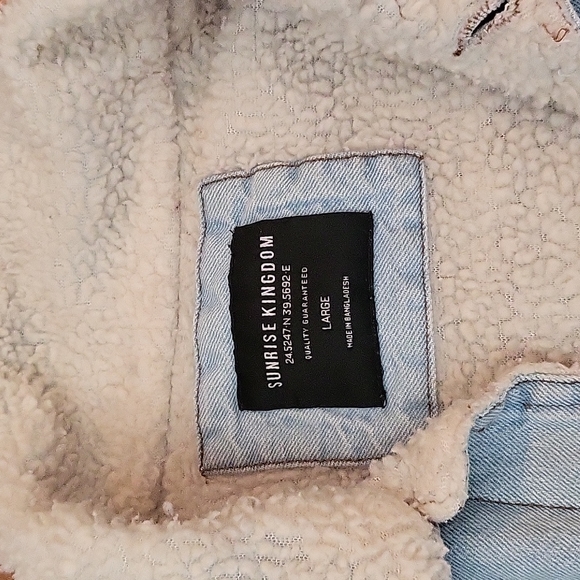 Levis inspired fur lined denim jacket ✨️ 💙 - Picture 6 of 9